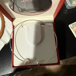 Elegant Silver choker necklace with Pearl Accent